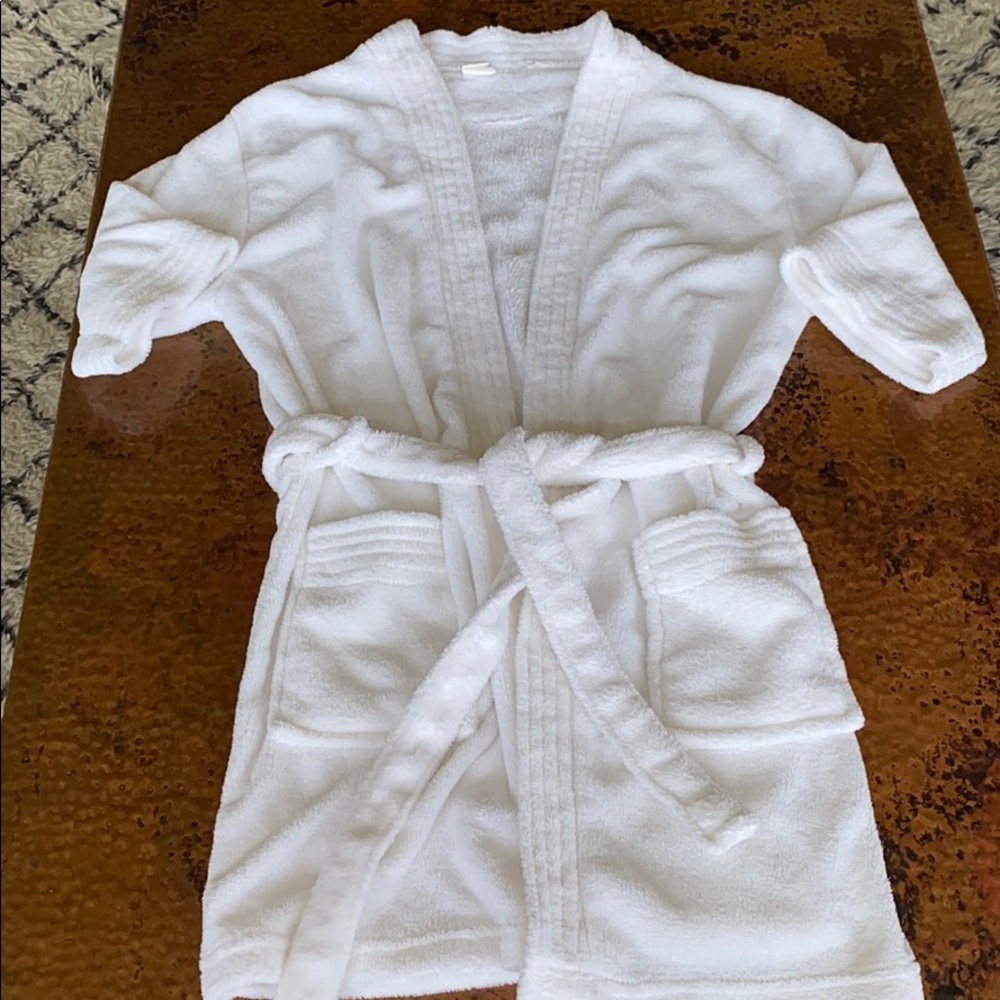 White Plush Robe with pockets. So soft! Like new.